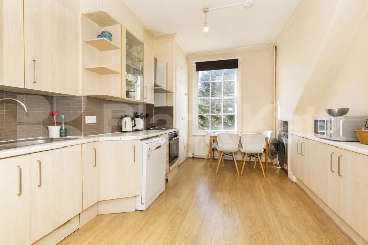 4 bedroom 2 bathroom maisonette with private garden Northchurch Road, Islington